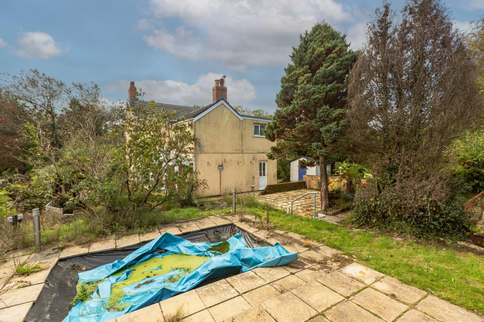 Dukefield, Three Crosses, Swansea, SA4 3PS